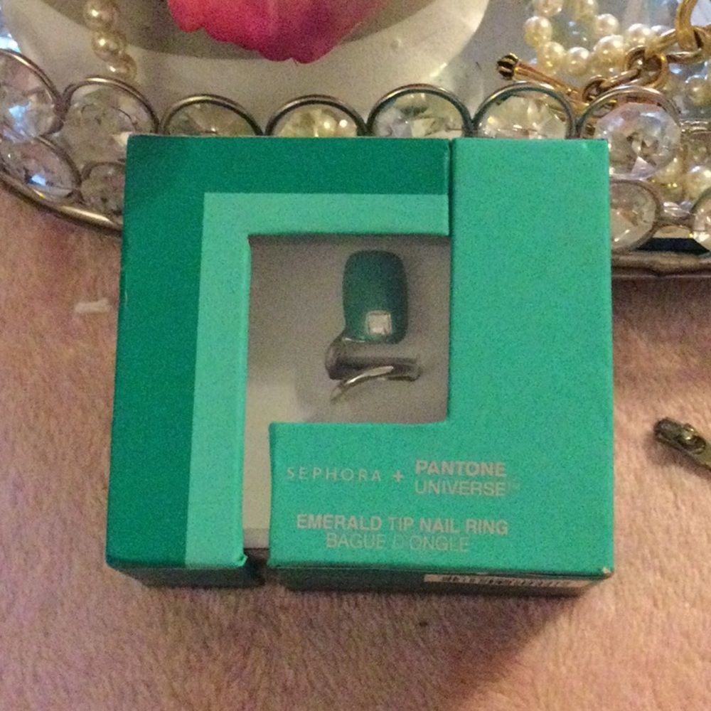Nib sephora+Pantone universe Emearld ring tip  silver and emearold with stone